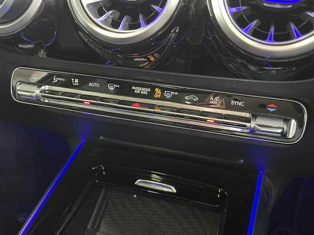 メルセデス・ベンツ Ｂ２００ｄ AMGライン 山形県 2020(令2)年 4.6万km 黒 ワンオーナー/レーダーセーフティパッケージ/レザーエクスクルーシブパッケージ/・ツートン本革シート（グレー）/・パノラマサンルーフ/アドバンストパッケージ/・ヘッドアップディスプレイ/・アンビエントライト（64色）/・アドバンストサウンドシステム/DN席メモリ付きパワーシート/DN席シートヒーター/パワーバックドア/（フットクローザー/オープナー）/純正ナビ/（BT/フルセグ/typeC）/全方位カメラ/パドルシフト/マルチビームLEDヘッドライト/auto hold/前ドライブレコーダー