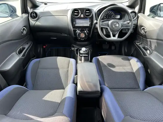 日産 ノート e－パワー X Bアロー 愛知県 2018(平30)年 4万km ダークメタルグレー/スーパーブラック2トーン スマートキー/プッシュスタート/純正ナビ/フルセグTV/CD/DVD/BT/バックカメラ/アラウンドビューモニター/デジタルインナーミラー/ETC/純正15インチAW/エマージェンシーブレーキ/車線逸脱防止警報/クリアランスソナー/ドライブレコーダー/レーダークルーズコントロール/オートライト/純正フロアマット/純正ドアバイザー/取説、保証書