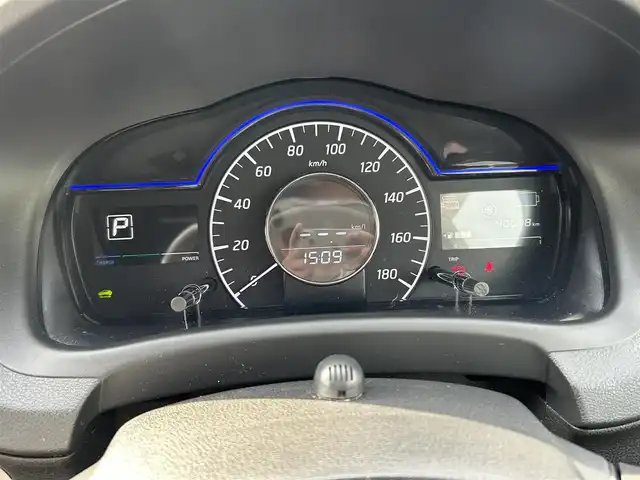 日産 ノート e－パワー X Bアロー 愛知県 2018(平30)年 4万km ダークメタルグレー/スーパーブラック2トーン スマートキー/プッシュスタート/純正ナビ/フルセグTV/CD/DVD/BT/バックカメラ/アラウンドビューモニター/デジタルインナーミラー/ETC/純正15インチAW/エマージェンシーブレーキ/車線逸脱防止警報/クリアランスソナー/ドライブレコーダー/レーダークルーズコントロール/オートライト/純正フロアマット/純正ドアバイザー/取説、保証書