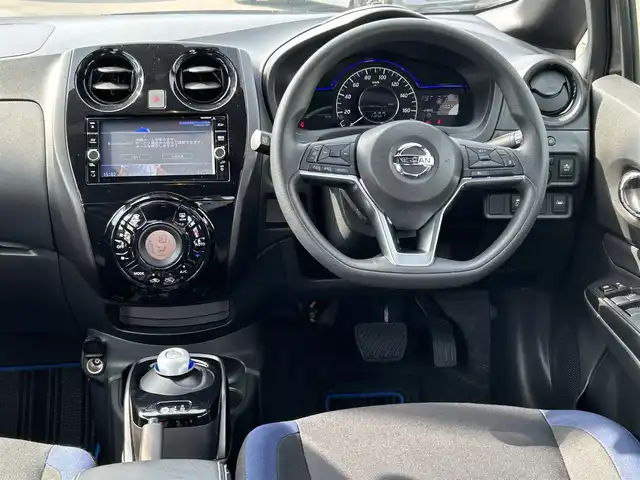 日産 ノート e－パワー X Bアロー 愛知県 2018(平30)年 4万km ダークメタルグレー/スーパーブラック2トーン スマートキー/プッシュスタート/純正ナビ/フルセグTV/CD/DVD/BT/バックカメラ/アラウンドビューモニター/デジタルインナーミラー/ETC/純正15インチAW/エマージェンシーブレーキ/車線逸脱防止警報/クリアランスソナー/ドライブレコーダー/レーダークルーズコントロール/オートライト/純正フロアマット/純正ドアバイザー/取説、保証書
