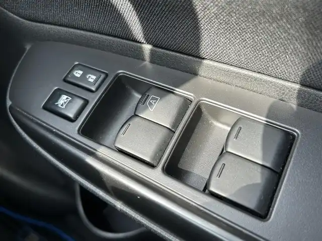 日産 ノート e－パワー X Bアロー 愛知県 2018(平30)年 4万km ダークメタルグレー/スーパーブラック2トーン スマートキー/プッシュスタート/純正ナビ/フルセグTV/CD/DVD/BT/バックカメラ/アラウンドビューモニター/デジタルインナーミラー/ETC/純正15インチAW/エマージェンシーブレーキ/車線逸脱防止警報/クリアランスソナー/ドライブレコーダー/レーダークルーズコントロール/オートライト/純正フロアマット/純正ドアバイザー/取説、保証書