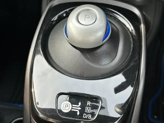日産 ノート e－パワー X Bアロー 愛知県 2018(平30)年 4万km ダークメタルグレー/スーパーブラック2トーン スマートキー/プッシュスタート/純正ナビ/フルセグTV/CD/DVD/BT/バックカメラ/アラウンドビューモニター/デジタルインナーミラー/ETC/純正15インチAW/エマージェンシーブレーキ/車線逸脱防止警報/クリアランスソナー/ドライブレコーダー/レーダークルーズコントロール/オートライト/純正フロアマット/純正ドアバイザー/取説、保証書