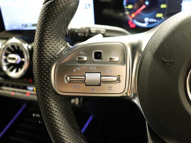 メルセデス・ベンツ ＧＬＡ２００ｄ 4マチック AMGライン 静岡県 2020(令2)年 3.9万km ポーラホワイト レザーEXパッケージ/黒・グレーの本革ツートン/アンビエントライト/アドバンスパッケージ/HUD/サンルーフ/純正ナビ/フルセグTV/純正ドライブレコーダー前後/360°カメラ/パドルシフト/ハイビームアシスト/ACC
