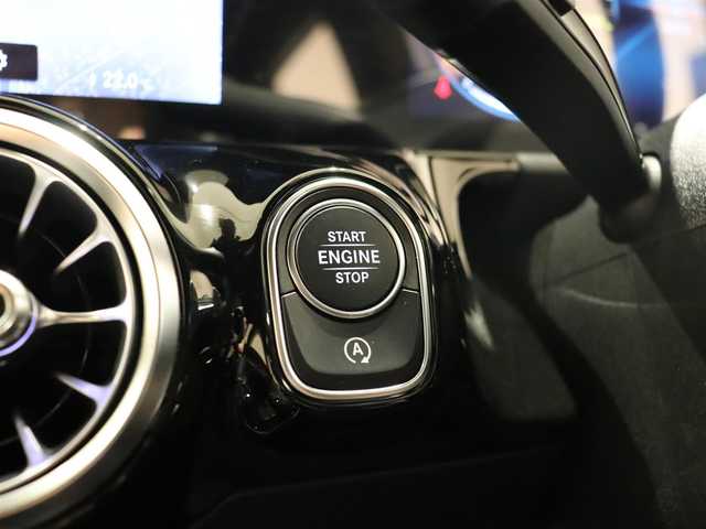 メルセデス・ベンツ ＧＬＡ２００ｄ 4マチック AMGライン 静岡県 2020(令2)年 3.9万km ポーラホワイト レザーEXパッケージ/黒・グレーの本革ツートン/アンビエントライト/アドバンスパッケージ/HUD/サンルーフ/純正ナビ/フルセグTV/純正ドライブレコーダー前後/360°カメラ/パドルシフト/ハイビームアシスト/ACC