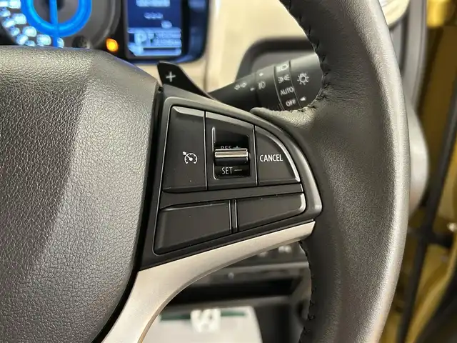 スズキ クロスビー HYBRID MZ 群馬県 2018(平30)年 3.2万km ラッシュイエローメタリック/ブラック2トーンルーフ デュアルセンサーブレーキサポート/純正8インチSDナビ/　　CD/DVD/BT/フルセグ/MSV/USB/iPod/全方位モニター/クルーズコントロール/LEDオートライト/オートハイビーム/前席シートヒーター/純正16インチAW/リフトアップ/バックソナー/ドライブレコーダー/社外マフラー/パドルシフト/ステアリングスイッチ/アイドリングストップ/横滑り防止装置/サイド・カーテンエアバッグ/スマートキー/ETC