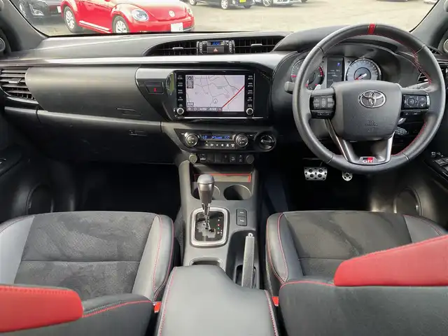 トヨタ ハイラックス Z GRスポーツ 福岡県 2022(令4)年 2.3万km スーパーホワイトⅡ 純正ナビ/AppleCarPlay/USB/Bluetooth/クルーズコントロール/レーンキープ/360度カメラ/ETC/GRロゴ入り半革シート/D席パワーシート/LEDヘッドライト/純正フロアマット/純正18インチアルミホイール/コーナーセンサー/スマートキー/スペアキー×1/保証書/取扱説明書