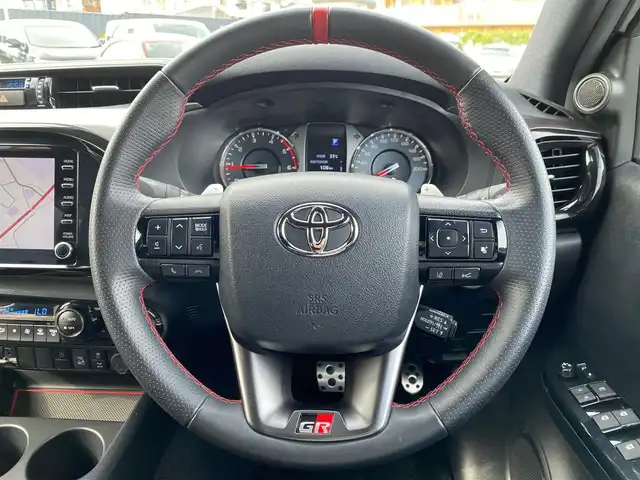 トヨタ ハイラックス Z GRスポーツ 福岡県 2022(令4)年 2.3万km スーパーホワイトⅡ 純正ナビ/AppleCarPlay/USB/Bluetooth/クルーズコントロール/レーンキープ/360度カメラ/ETC/GRロゴ入り半革シート/D席パワーシート/LEDヘッドライト/純正フロアマット/純正18インチアルミホイール/コーナーセンサー/スマートキー/スペアキー×1/保証書/取扱説明書