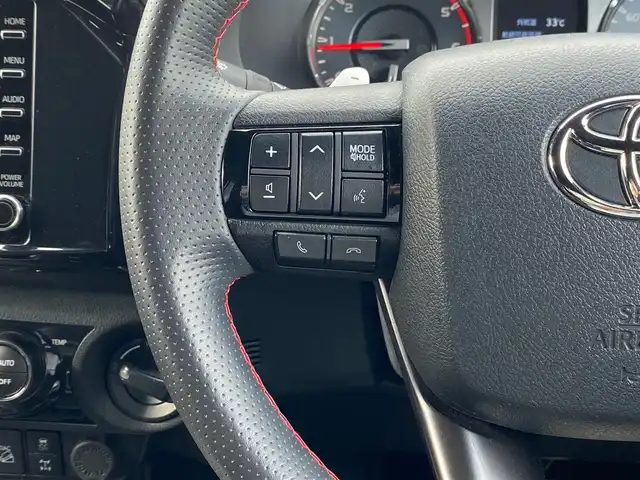 トヨタ ハイラックス Z GRスポーツ 福岡県 2022(令4)年 2.3万km スーパーホワイトⅡ 純正ナビ/AppleCarPlay/USB/Bluetooth/クルーズコントロール/レーンキープ/360度カメラ/ETC/GRロゴ入り半革シート/D席パワーシート/LEDヘッドライト/純正フロアマット/純正18インチアルミホイール/コーナーセンサー/スマートキー/スペアキー×1/保証書/取扱説明書