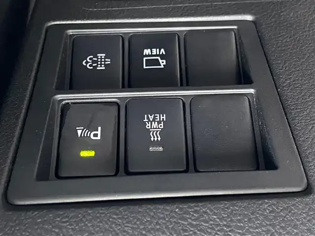 トヨタ ハイラックス Z GRスポーツ 福岡県 2022(令4)年 2.3万km スーパーホワイトⅡ 純正ナビ/AppleCarPlay/USB/Bluetooth/クルーズコントロール/レーンキープ/360度カメラ/ETC/GRロゴ入り半革シート/D席パワーシート/LEDヘッドライト/純正フロアマット/純正18インチアルミホイール/コーナーセンサー/スマートキー/スペアキー×1/保証書/取扱説明書