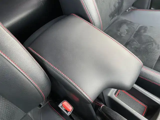 トヨタ ハイラックス Z GRスポーツ 福岡県 2022(令4)年 2.3万km スーパーホワイトⅡ 純正ナビ/AppleCarPlay/USB/Bluetooth/クルーズコントロール/レーンキープ/360度カメラ/ETC/GRロゴ入り半革シート/D席パワーシート/LEDヘッドライト/純正フロアマット/純正18インチアルミホイール/コーナーセンサー/スマートキー/スペアキー×1/保証書/取扱説明書