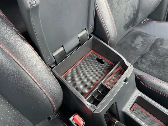 トヨタ ハイラックス Z GRスポーツ 福岡県 2022(令4)年 2.3万km スーパーホワイトⅡ 純正ナビ/AppleCarPlay/USB/Bluetooth/クルーズコントロール/レーンキープ/360度カメラ/ETC/GRロゴ入り半革シート/D席パワーシート/LEDヘッドライト/純正フロアマット/純正18インチアルミホイール/コーナーセンサー/スマートキー/スペアキー×1/保証書/取扱説明書