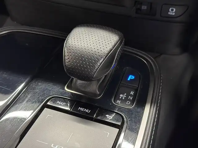 レクサス ＬＳ 500h Fスポーツ 三重県 2018(平30)年 6.7万km ブラック Pガソリン・マルチステージハイブリッド/FR/MTモード付フロアCVT/12.3型ナビ/（CD/DVD/REC/SD/USB/Bluetooth/Miracast/AUX/TV）/パノラミックビューモニター/ドライブレコーダー 前方/ETC2.0/LEXUS Safety System＋A/・プリクラッシュセーフティ（歩行者注意喚起・アクティブ操舵回避支援）/・フロントクロストラフィックアラート/・Lexus CoDrive（レーダークルコン・レーントレーシングアシスト・レーンチェンジアシスト）/・ドライバー異常時停車支援システム/・上下2段式アダプティブハイビームシステム/・ロードサインアシスト/・先行車発進告知機能/・ITS Connect/・ブラインドスポットモニター/など/装備/・本革シート/・シートヒーター（D/N/2nd左右）＆ベンチレーション（D/N）/・メモリーパワーシート（D20way/N18way）/・パワートランクリッド/・デジタルインナーミラー/・左右独立温度調整オートエアコン/・電動リヤガラスサンシェード/・カラーヘッドアップディスプレイ/・電子パーキングブレーキ/・純正20inAW/・スマートキーx1＋カードキーx1/など