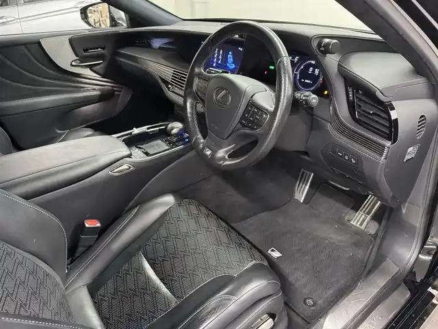 レクサス ＬＳ 500h Fスポーツ 三重県 2018(平30)年 6.7万km ブラック Pガソリン・マルチステージハイブリッド/FR/MTモード付フロアCVT/12.3型ナビ/（CD/DVD/REC/SD/USB/Bluetooth/Miracast/AUX/TV）/パノラミックビューモニター/ドライブレコーダー 前方/ETC2.0/LEXUS Safety System＋A/・プリクラッシュセーフティ（歩行者注意喚起・アクティブ操舵回避支援）/・フロントクロストラフィックアラート/・Lexus CoDrive（レーダークルコン・レーントレーシングアシスト・レーンチェンジアシスト）/・ドライバー異常時停車支援システム/・上下2段式アダプティブハイビームシステム/・ロードサインアシスト/・先行車発進告知機能/・ITS Connect/・ブラインドスポットモニター/など/装備/・本革シート/・シートヒーター（D/N/2nd左右）＆ベンチレーション（D/N）/・メモリーパワーシート（D20way/N18way）/・パワートランクリッド/・デジタルインナーミラー/・左右独立温度調整オートエアコン/・電動リヤガラスサンシェード/・カラーヘッドアップディスプレイ/・電子パーキングブレーキ/・純正20inAW/・スマートキーx1＋カードキーx1/など