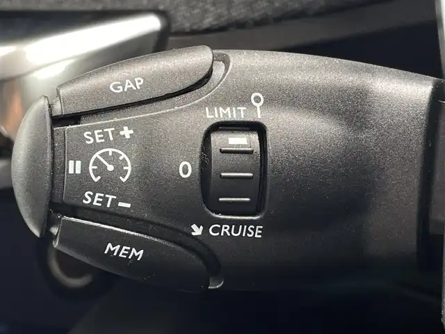 プジョー ５００８ GT ブルーHDi 三重県 2021(令3)年 3.6万km プラチナグレー 黒半革/ＡＣＣ/メモリー付パワーシート/シートヒーター/ランバーサポート/３６０°カメラ/前後ドラレコ/Ｂｌｕｅｔｏｏｔｈ/ｃａｒｐｌａｙ/純正ナビ・フルセグTV/ブラインドスポットモニター/純正１８インチＡＷ