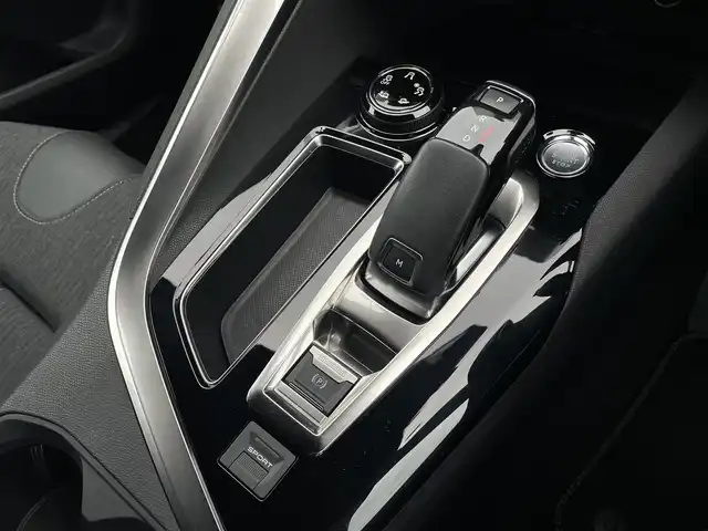 プジョー ５００８ GT ブルーHDi 三重県 2021(令3)年 3.6万km プラチナグレー 黒半革/ＡＣＣ/メモリー付パワーシート/シートヒーター/ランバーサポート/３６０°カメラ/前後ドラレコ/Ｂｌｕｅｔｏｏｔｈ/ｃａｒｐｌａｙ/純正ナビ・フルセグTV/ブラインドスポットモニター/純正１８インチＡＷ