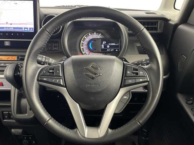 スズキ スペーシア ギア HYBRID XZターボ 埼玉県 2023(令5)年 2.3万km クールカーキパールメタリック/ガンメタリック2トーン 純正ナビ/(Bluetooth/iPod/USB/CD/DVD/FM/AM/SmartphoneLink)/フルセグテレビ/全方位カメラ/ETC/前後ドライブレコーダー/両側パワースライドドア/パドルシフト/レーダークルーズコントロール/衝突被害軽減ブレーキ/車線逸脱警報/後方コーナーセンサー/シートヒーター/プッシュスタート/サーキュレーター/オートLEDライト/純正14インチアルミホイール