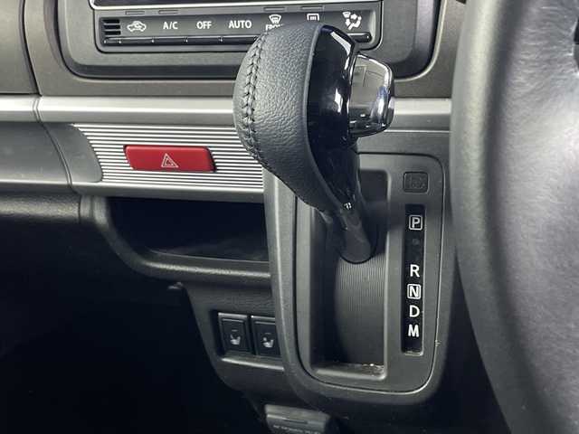 スズキ スペーシア ギア HYBRID XZターボ 埼玉県 2023(令5)年 2.3万km クールカーキパールメタリック/ガンメタリック2トーン 純正ナビ/(Bluetooth/iPod/USB/CD/DVD/FM/AM/SmartphoneLink)/フルセグテレビ/全方位カメラ/ETC/前後ドライブレコーダー/両側パワースライドドア/パドルシフト/レーダークルーズコントロール/衝突被害軽減ブレーキ/車線逸脱警報/後方コーナーセンサー/シートヒーター/プッシュスタート/サーキュレーター/オートLEDライト/純正14インチアルミホイール