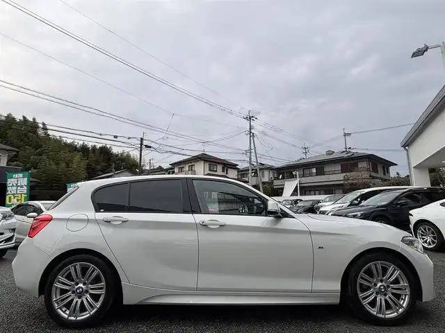 ＢＭＷ １１８ｉ Mスポーツパッケージ 熊本県 2016(平28)年 5.7万km アルピンホワイトⅢ 純正ナビ/【フルセグ/CD/DVD/MSV/Bluetooth/ラジオ】/バックカメラ/前後ドライブレコーダー/衝突警告/車線逸脱警告/横滑り防止機能/アイドリングストップ/クルーズコントロール/リヤコーナーセンサー/純正17インチAW/オートライト/LEDヘッドライト/レザーステアリング/ステアリングスイッチ/フロアマット/ISOFIX/保証書/取扱説明書