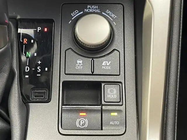 レクサス ＮＸ 300h バージョンL 愛知県 2014(平26)年 8.2万km スターライトブラックガラスフレーク 純正ナビ　フルセグＴＶ　Ｂｌｕｅｔｏｏｔｈ　茶革　シートヒーター　エアシート　ステアリングヒーター　電動リアゲート　ＥＴＣ　衝突軽減　追従クルコン　三眼ＬＥＤライト　コーナーセンサー　ドラレコ　AC100V　禁煙車