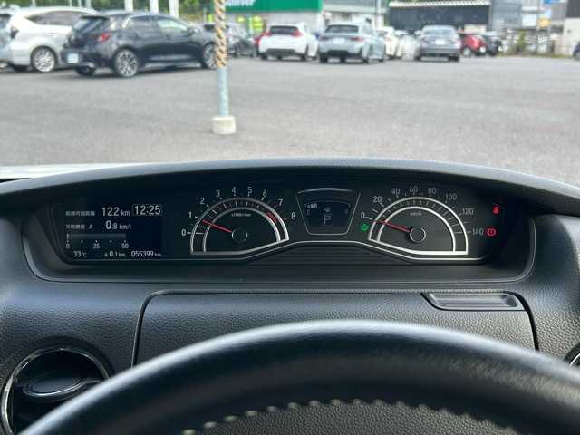 ホンダ Ｎ ＢＯＸ カスタム G L ターボ ホンダセンシング 千葉県 2018(平30)年 5.6万km プラチナホワイトパール 純正ナビ/Bluetooth/CD/DVD/フルセグテレビ/バックカメラ/ETC/レーダークルーズコントロール/ホンダセンシング/CMBS警報距離/ACC先行車発進検知音/先行車お知らせ機能/路外逸脱システム/レーンキープアシスト/標識認識機能/前後コーナーセンサー/電動格納ウインカーミラー/シーケンシャルウインカー/オートライト/オートハイビーム/LEDヘッドライト/スマートキー/スペアキー×１/純正フロアマット/純正アルミホイール