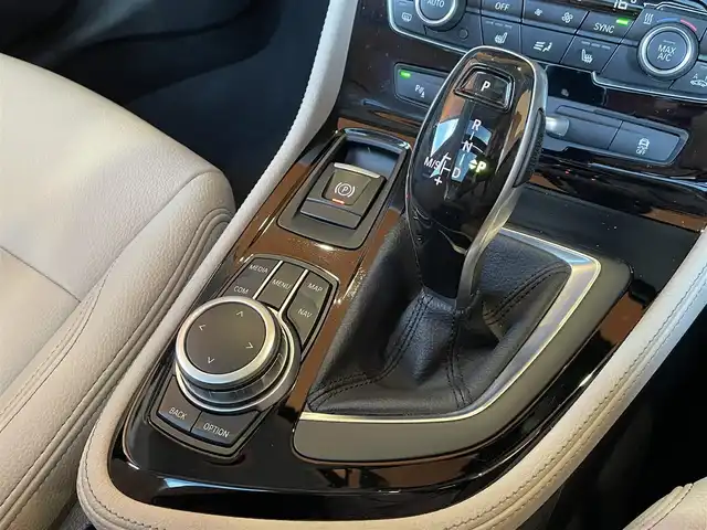 ＢＭＷ ２１８ｄ グランツアラー ラグジュアリー 愛知県 2020(令2)年 1.9万km カシミヤシルバー 白革/サンルーフ/ACC /パワーバックドア/ナビ/Bluetooth/バックカメラ/ヘッドアップディスプレイ/インテリジェントセーフティ /ETC/コンフォートアクセス/LEDヘッドライト/シートヒーター/パワーシート ドラレコ