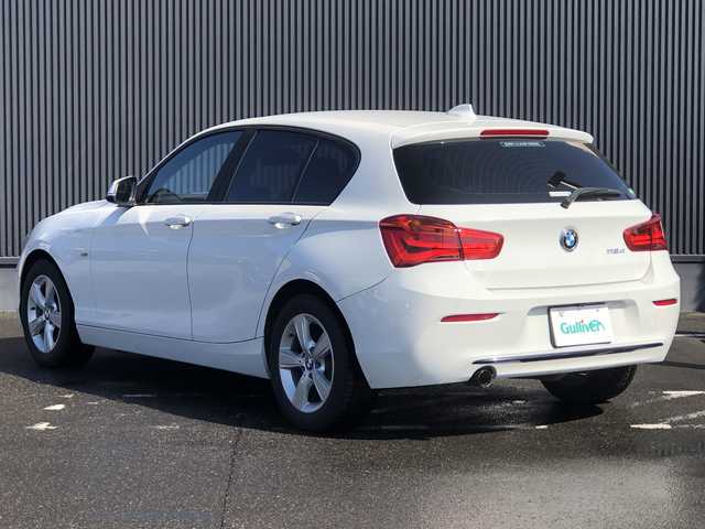 ＢＭＷ １１８ｄ スポーツ 福島県 2017(平29)年 6.6万km アルピンホワイトⅢ メーカーナビ/(CD/DVD/BT/AM/FM)/クルーズコントロール/バックカメラ/衝突軽減ブレーキ/車線逸脱防止機能/ミラー一体ETC/オートLEDヘッドライト/フォグランプ/プッシュスタート/ステアリングスイッチ/トノカバー/ISOFIX/スペアキー/電格ミラー