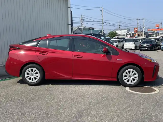 トヨタ プリウス S 富山県 2019(平31)年 5.8万km エモーショナルレッドⅡ 社外ナビ/AM/FM/CD/DVD/Bluetooth/フルセグTV/バックカメラ/ETC/トヨタセーフティセンス/プリクラッシュセーフティ/レーダークルーズコントロール/レーンキープアシスト/オートマチックハイビーム/コーナーセンサー/横滑り防止装置/前方ドライブレコーダー/LEDヘッドライト/純正15インチアルミホイール/プッシュスタート/スペアキー1本