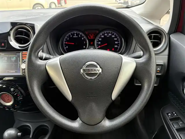 日産 ノート X 三重県 2015(平27)年 9.8万km ラディアントレッド ♪ワンオーナー♪/エマージェンシーブレーキ/LDW(車線逸脱警報)/純正ナビ/・フルセグ・USB/・CD・AUX/インテリジェントキー×2/プッシュスタート/前後ドライブレコーダー/アイドリングストップ/電動格納ミラー/ターンミラー/ETC/ドアバイザー/フロアマット/プライバシーガラス/ライトレベリング