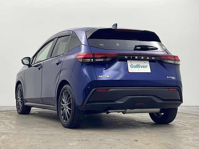 日産 ノート X FOUR 秋田県 2022(令4)年 3.5万km オーロラフレアブルーパール ４WD/純正メモリナビ　/フルセグTV/CD/DVD/Bluetooth/全方位カメラ　/衝突被害軽減防止ブレーキ　/前後コーナーセンサー　/横滑り防止装置　/レーンキープアシスト　/ミラー一体型ドライブレコーダー/ETC/前席シートヒーター　/ステアリングヒーター　/プッシュスタート/スペアキー/LEDヘッドライト/オートマチックハイビーム/フォグランプ/純正フロアマット/純正アルミホイール/保証書/取扱説明書