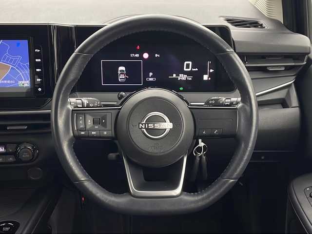 日産 ノート X FOUR 秋田県 2022(令4)年 3.5万km オーロラフレアブルーパール ４WD/純正メモリナビ　/フルセグTV/CD/DVD/Bluetooth/全方位カメラ　/衝突被害軽減防止ブレーキ　/前後コーナーセンサー　/横滑り防止装置　/レーンキープアシスト　/ミラー一体型ドライブレコーダー/ETC/前席シートヒーター　/ステアリングヒーター　/プッシュスタート/スペアキー/LEDヘッドライト/オートマチックハイビーム/フォグランプ/純正フロアマット/純正アルミホイール/保証書/取扱説明書