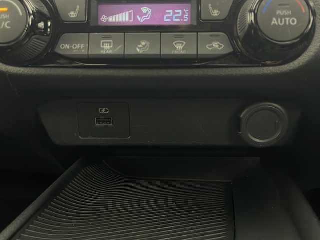 日産 ノート X FOUR 秋田県 2022(令4)年 3.5万km オーロラフレアブルーパール ４WD/純正メモリナビ　/フルセグTV/CD/DVD/Bluetooth/全方位カメラ　/衝突被害軽減防止ブレーキ　/前後コーナーセンサー　/横滑り防止装置　/レーンキープアシスト　/ミラー一体型ドライブレコーダー/ETC/前席シートヒーター　/ステアリングヒーター　/プッシュスタート/スペアキー/LEDヘッドライト/オートマチックハイビーム/フォグランプ/純正フロアマット/純正アルミホイール/保証書/取扱説明書