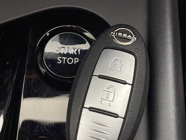 日産 ノート X FOUR 秋田県 2022(令4)年 3.5万km オーロラフレアブルーパール ４WD/純正メモリナビ　/フルセグTV/CD/DVD/Bluetooth/全方位カメラ　/衝突被害軽減防止ブレーキ　/前後コーナーセンサー　/横滑り防止装置　/レーンキープアシスト　/ミラー一体型ドライブレコーダー/ETC/前席シートヒーター　/ステアリングヒーター　/プッシュスタート/スペアキー/LEDヘッドライト/オートマチックハイビーム/フォグランプ/純正フロアマット/純正アルミホイール/保証書/取扱説明書