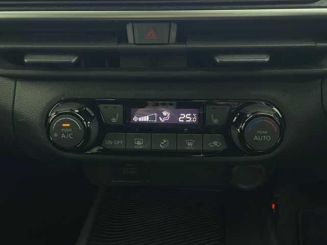 日産 ノート X FOUR 秋田県 2022(令4)年 3.5万km オーロラフレアブルーパール ４WD/純正メモリナビ　/フルセグTV/CD/DVD/Bluetooth/全方位カメラ　/衝突被害軽減防止ブレーキ　/前後コーナーセンサー　/横滑り防止装置　/レーンキープアシスト　/ミラー一体型ドライブレコーダー/ETC/前席シートヒーター　/ステアリングヒーター　/プッシュスタート/スペアキー/LEDヘッドライト/オートマチックハイビーム/フォグランプ/純正フロアマット/純正アルミホイール/保証書/取扱説明書