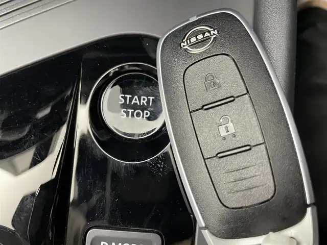 日産 ノート X 群馬県 2024(令6)年 0.5万km スーパーブラック ・純正７インチナビ/・Bluetooth接続/・フルセグTV/・USBCポート/・スマートインナーミラー/・３６０°セーフティアシスト/・プロパイロット/・全方位カメラ/・オートマチックハイビーム/・オートマチックライト/・標識検知支援/・エマージェンシーブレーキ/・LEDヘッドライト/・前後コーナーセンサー/・純正フロアマット/・スマートキー/・スペアキー×１/・アイドリングストップ