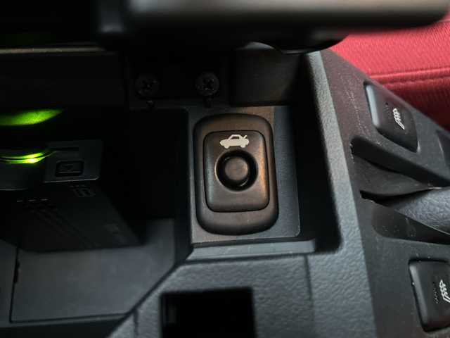 ダイハツ コペン ローブ 沖縄県 2017(平29)年 4.4万km ブラックマイカメタリック/マタドールレッドパール MT車/電動オープン/社外ナビ【CN-RE03D】/（ＡＭ／ＦＭ／ＣＤ／ＤＶＤ／ＢＴ／ＵＳＢ／フルセグＴＶ　）　/バックモニター　/ドライブレコーダー　/シートヒーター　/ＥＴＣ　/ＬＥＤヘッドライト　/フォグランプ/純正１６インチアルミ/横滑り防止