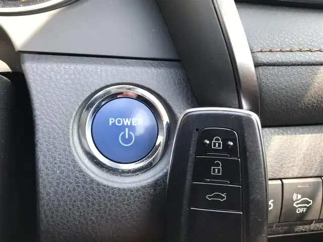 トヨタ カムリ G 富山県 2017(平29)年 6.1万km エモーショナルレッド 純正SDナビ/フルセグＴＶ/Ｂｌｕｅｔｏｏｔｈ/セーフティセンス/ＬＥＤヘッドライト/クルーズコントロール/レーンキープアシスト/ブレーキホールド/ビルトインＥＴＣ/純正ＡＷ１７インチ/スマートキー/プッシュスタート/横滑り防止装置/Wエアバック/カーテンエアバック/サイドエアバック/保証書／取説有り