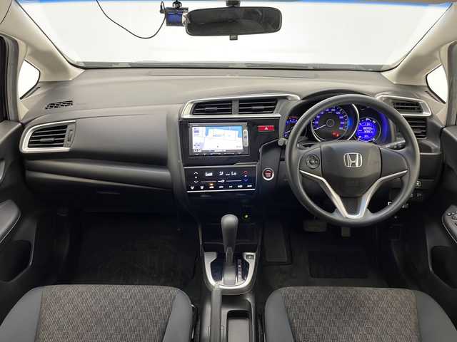 ホンダ フィット 13G Fパッケージ 宮崎県 2015(平27)年 8.1万km クリスタルブラックパール 純正ナビ　/Ｂｌｕｅｔｏｏｔｈ/ＡＭ／ＦＭ/ＣＤ／ＤＶＤ/ワンセグＴＶ/バックカメラ　/ドライブレコーダー　/純正フロアーマット/電動格納ミラー　/プッシュスタート　/ＥＴＣ　/アイドリングストップ/スマートキー