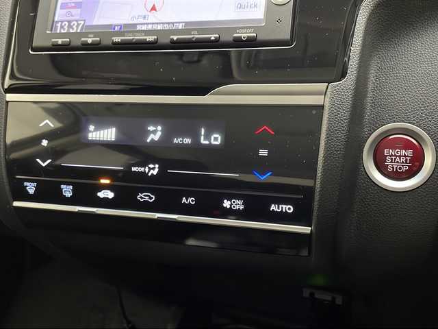 ホンダ フィット 13G Fパッケージ 宮崎県 2015(平27)年 8.1万km クリスタルブラックパール 純正ナビ　/Ｂｌｕｅｔｏｏｔｈ/ＡＭ／ＦＭ/ＣＤ／ＤＶＤ/ワンセグＴＶ/バックカメラ　/ドライブレコーダー　/純正フロアーマット/電動格納ミラー　/プッシュスタート　/ＥＴＣ　/アイドリングストップ/スマートキー