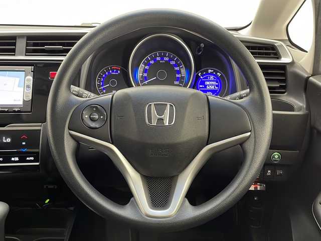 ホンダ フィット 13G Fパッケージ 宮崎県 2015(平27)年 8.1万km クリスタルブラックパール 純正ナビ　/Ｂｌｕｅｔｏｏｔｈ/ＡＭ／ＦＭ/ＣＤ／ＤＶＤ/ワンセグＴＶ/バックカメラ　/ドライブレコーダー　/純正フロアーマット/電動格納ミラー　/プッシュスタート　/ＥＴＣ　/アイドリングストップ/スマートキー