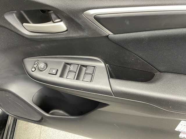 ホンダ フィット 13G Fパッケージ 宮崎県 2015(平27)年 8.1万km クリスタルブラックパール 純正ナビ　/Ｂｌｕｅｔｏｏｔｈ/ＡＭ／ＦＭ/ＣＤ／ＤＶＤ/ワンセグＴＶ/バックカメラ　/ドライブレコーダー　/純正フロアーマット/電動格納ミラー　/プッシュスタート　/ＥＴＣ　/アイドリングストップ/スマートキー
