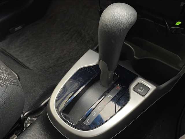 ホンダ フィット 13G Fパッケージ 宮崎県 2015(平27)年 8.1万km クリスタルブラックパール 純正ナビ　/Ｂｌｕｅｔｏｏｔｈ/ＡＭ／ＦＭ/ＣＤ／ＤＶＤ/ワンセグＴＶ/バックカメラ　/ドライブレコーダー　/純正フロアーマット/電動格納ミラー　/プッシュスタート　/ＥＴＣ　/アイドリングストップ/スマートキー