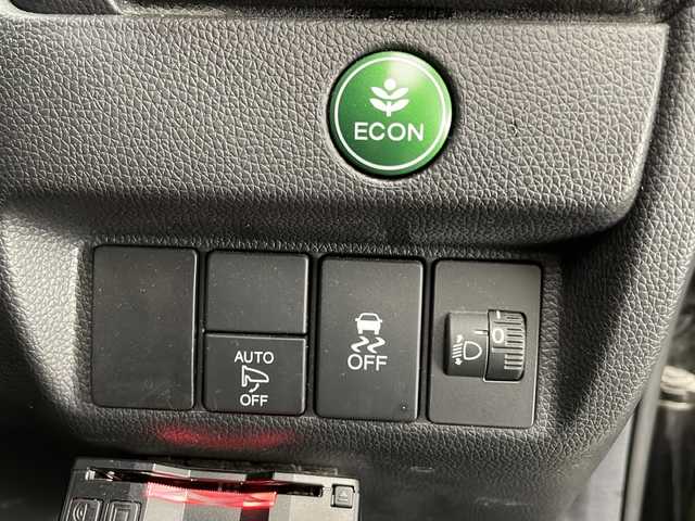 ホンダ フィット 13G Fパッケージ 宮崎県 2015(平27)年 8.1万km クリスタルブラックパール 純正ナビ　/Ｂｌｕｅｔｏｏｔｈ/ＡＭ／ＦＭ/ＣＤ／ＤＶＤ/ワンセグＴＶ/バックカメラ　/ドライブレコーダー　/純正フロアーマット/電動格納ミラー　/プッシュスタート　/ＥＴＣ　/アイドリングストップ/スマートキー