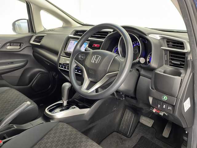 ホンダ フィット 13G Fパッケージ 宮崎県 2015(平27)年 8.1万km クリスタルブラックパール 純正ナビ　/Ｂｌｕｅｔｏｏｔｈ/ＡＭ／ＦＭ/ＣＤ／ＤＶＤ/ワンセグＴＶ/バックカメラ　/ドライブレコーダー　/純正フロアーマット/電動格納ミラー　/プッシュスタート　/ＥＴＣ　/アイドリングストップ/スマートキー