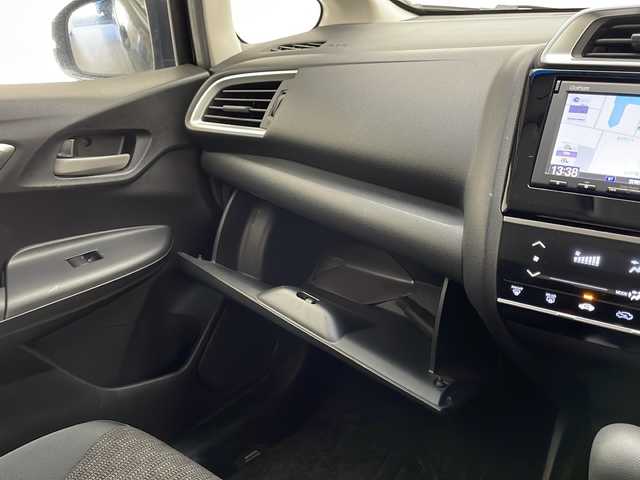 ホンダ フィット 13G Fパッケージ 宮崎県 2015(平27)年 8.1万km クリスタルブラックパール 純正ナビ　/Ｂｌｕｅｔｏｏｔｈ/ＡＭ／ＦＭ/ＣＤ／ＤＶＤ/ワンセグＴＶ/バックカメラ　/ドライブレコーダー　/純正フロアーマット/電動格納ミラー　/プッシュスタート　/ＥＴＣ　/アイドリングストップ/スマートキー