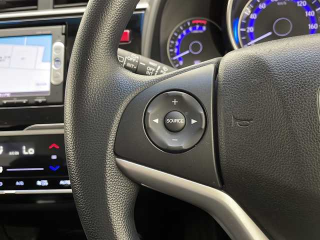ホンダ フィット 13G Fパッケージ 宮崎県 2015(平27)年 8.1万km クリスタルブラックパール 純正ナビ　/Ｂｌｕｅｔｏｏｔｈ/ＡＭ／ＦＭ/ＣＤ／ＤＶＤ/ワンセグＴＶ/バックカメラ　/ドライブレコーダー　/純正フロアーマット/電動格納ミラー　/プッシュスタート　/ＥＴＣ　/アイドリングストップ/スマートキー