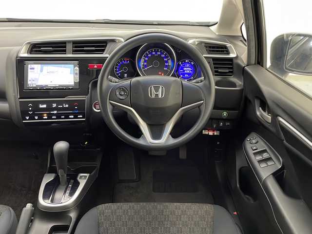 ホンダ フィット 13G Fパッケージ 宮崎県 2015(平27)年 8.1万km クリスタルブラックパール 純正ナビ　/Ｂｌｕｅｔｏｏｔｈ/ＡＭ／ＦＭ/ＣＤ／ＤＶＤ/ワンセグＴＶ/バックカメラ　/ドライブレコーダー　/純正フロアーマット/電動格納ミラー　/プッシュスタート　/ＥＴＣ　/アイドリングストップ/スマートキー