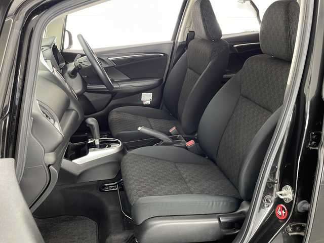 ホンダ フィット 13G Fパッケージ 宮崎県 2015(平27)年 8.1万km クリスタルブラックパール 純正ナビ　/Ｂｌｕｅｔｏｏｔｈ/ＡＭ／ＦＭ/ＣＤ／ＤＶＤ/ワンセグＴＶ/バックカメラ　/ドライブレコーダー　/純正フロアーマット/電動格納ミラー　/プッシュスタート　/ＥＴＣ　/アイドリングストップ/スマートキー
