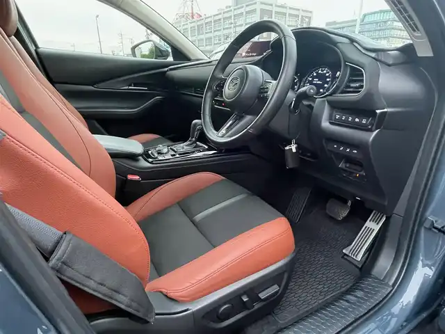 マツダ ＣＸ－３０ XD レトロスポーツED 島根県 2024(令6)年 2万km ポリメタルグレーM ワンオーナー　/純正１０．２５型ディスプレイオーディオ　/（フルセグＴＶ／Ｂｌｕｅｔｏｏｔｈ接続／スマホ連携機能）　/全方位／バック／フロントカメラ/ＢＯＳＥサウンドシステム　/ビルトインＥＴＣ　/アダプティブクルーズコントロール　/パワーバックドア/ハーフレザーシート/運転席メモリーパワーシート　/前席シートヒーター/ハンドルヒーター/リバース連動ドアミラー　/置くだけ充電　/オートハイビーム／ライト/純正LEDライト/純正１８インチアルミホイール/純正フロアマット/スペアキー１本