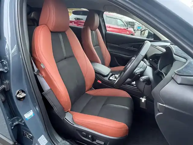 マツダ ＣＸ－３０ XD レトロスポーツED 島根県 2024(令6)年 2万km ポリメタルグレーM ワンオーナー　/純正１０．２５型ディスプレイオーディオ　/（フルセグＴＶ／Ｂｌｕｅｔｏｏｔｈ接続／スマホ連携機能）　/全方位／バック／フロントカメラ/ＢＯＳＥサウンドシステム　/ビルトインＥＴＣ　/アダプティブクルーズコントロール　/パワーバックドア/ハーフレザーシート/運転席メモリーパワーシート　/前席シートヒーター/ハンドルヒーター/リバース連動ドアミラー　/置くだけ充電　/オートハイビーム／ライト/純正LEDライト/純正１８インチアルミホイール/純正フロアマット/スペアキー１本