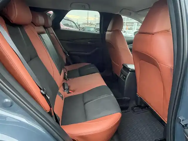 マツダ ＣＸ－３０ XD レトロスポーツED 島根県 2024(令6)年 2万km ポリメタルグレーM ワンオーナー　/純正１０．２５型ディスプレイオーディオ　/（フルセグＴＶ／Ｂｌｕｅｔｏｏｔｈ接続／スマホ連携機能）　/全方位／バック／フロントカメラ/ＢＯＳＥサウンドシステム　/ビルトインＥＴＣ　/アダプティブクルーズコントロール　/パワーバックドア/ハーフレザーシート/運転席メモリーパワーシート　/前席シートヒーター/ハンドルヒーター/リバース連動ドアミラー　/置くだけ充電　/オートハイビーム／ライト/純正LEDライト/純正１８インチアルミホイール/純正フロアマット/スペアキー１本
